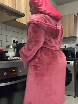 Snapshot of CurvyDesire1 chatting on October 21, 2025, 4:24 am CurvyDesire1 online show from October 21, 2025, 4:24 am