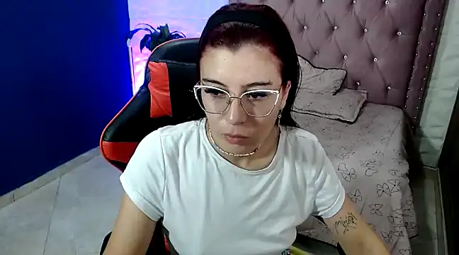 annyfischer online show from January 3, 2025, 2:43 am