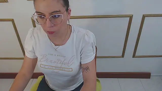 annyfischer online show from March 14, 2025, 3:26 am