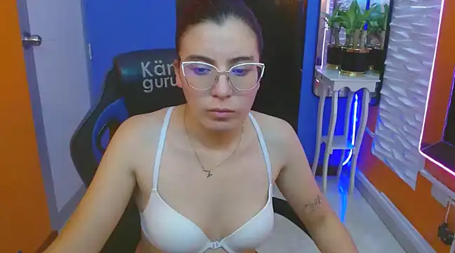 annyfischer online show from March 18, 2025, 5:52 am
