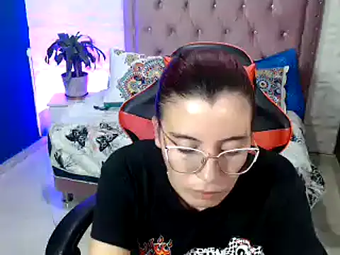 annyfischer online show from March 19, 2025, 6:46 am