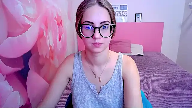 Snapshot of AliceAdams chatting on December 13, 2024, 7:58 am AliceAdams online show from December 13, 2024, 7:58 am