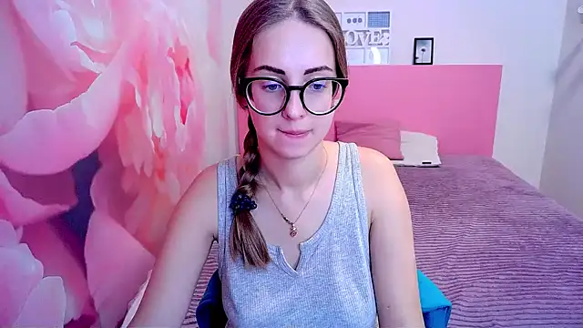 Snapshot of AliceAdams chatting on December 13, 2024, 11:13 am AliceAdams online show from December 13, 2024, 11:13 am