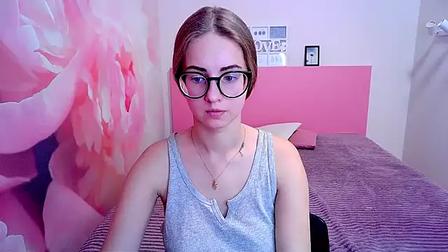 Snapshot of AliceAdams chatting on December 16, 2024, 7:26 am AliceAdams online show from December 16, 2024, 7:26 am