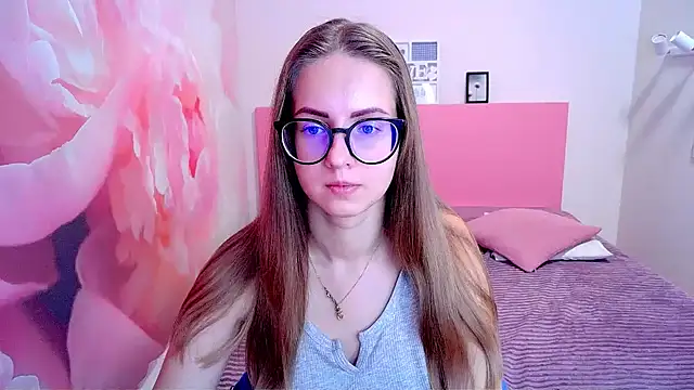 Snapshot of AliceAdams chatting on December 17, 2024, 4:21 pm AliceAdams online show from December 17, 2024, 4:21 pm
