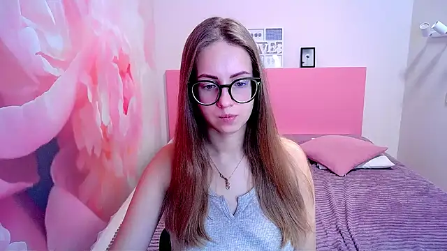 Snapshot of AliceAdams chatting on December 18, 2024, 7:36 am AliceAdams online show from December 18, 2024, 7:36 am