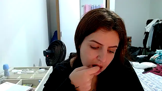 Snapshot of chelbyy chatting on October 1, 2025, 12:38 am chelbyy online show from October 1, 2025, 12:38 am