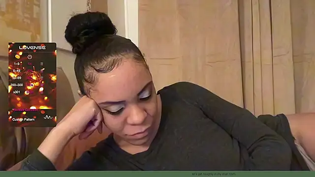 Snapshot of Sanaawest chatting on December 9, 2024, 6:01 am Sanaawest online show from December 9, 2024, 6:01 am