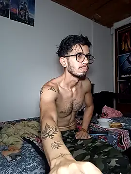 alisterxxx online show from December 7, 2024, 11:40 am