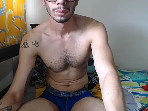 Snapshot of alisterxxx chatting on February 21, 2026, 2:40 pm alisterxxx online show from February 21, 2026, 2:40 pm