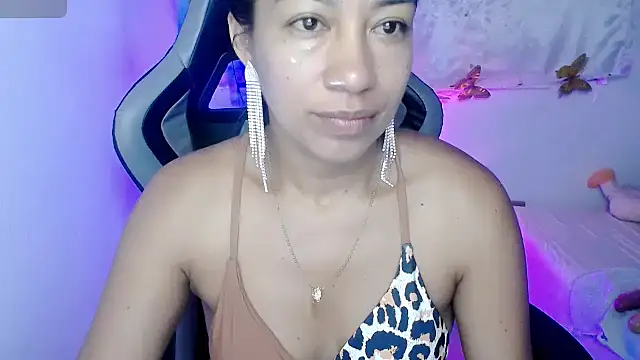 ninatiny online show from November 2, 2025, 9:44 am