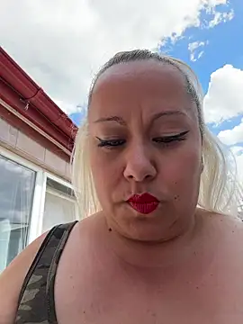 SabinaSweety online show from May 14, 2026, 9:49 am