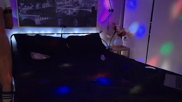 Snapshot of MikyFoxx chatting on October 13, 2025, 7:52 am MikyFoxx online show from October 13, 2025, 7:52 am