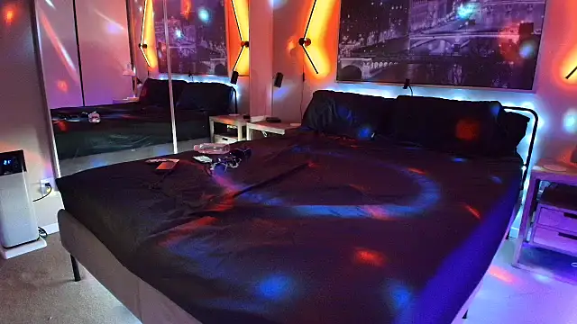 Snapshot of MikyFoxx chatting on January 17, 2026, 6:51 am MikyFoxx online show from January 17, 2026, 6:51 am