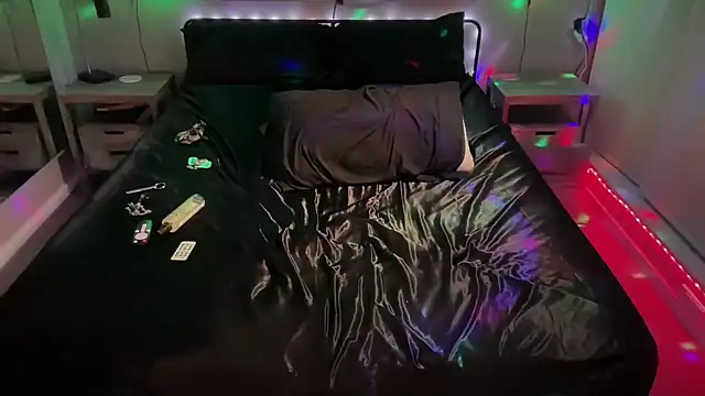 Snapshot of MikyFoxx chatting on February 5, 2026, 6:07 am MikyFoxx online show from February 5, 2026, 6:07 am