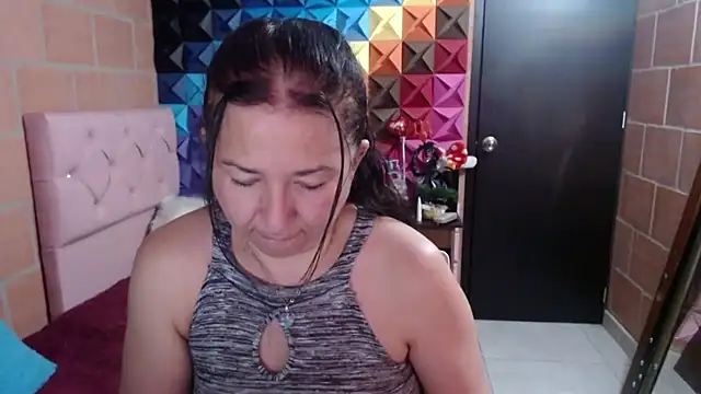 katifoxx online show from December 4, 2024, 7:45 pm