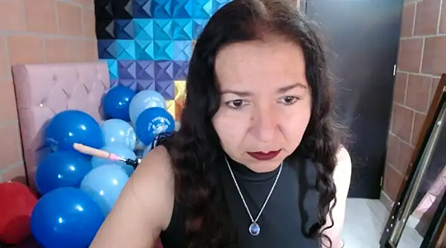katifoxx online show from December 22, 2024, 4:06 pm