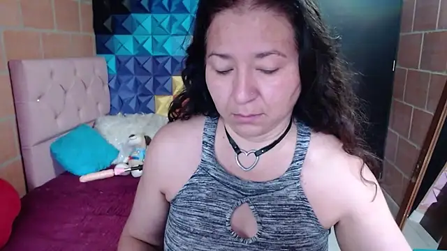 katifoxx online show from January 5, 2025, 4:16 pm