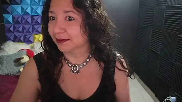 katifoxx online show from November 18, 2025, 4:11 pm