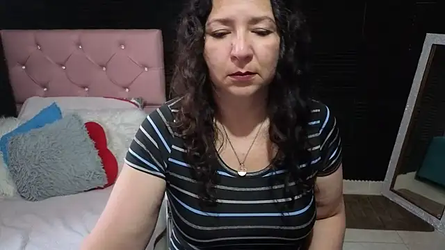 katifoxx online show from May 3, 2026, 7:53 pm