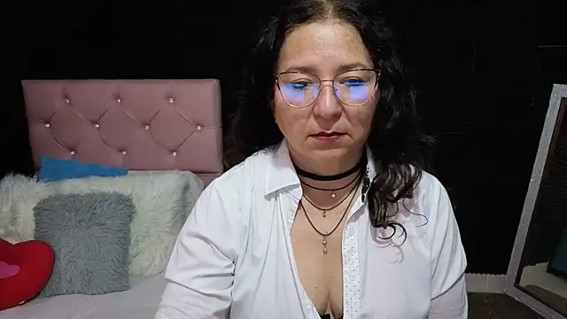 katifoxx online show from May 11, 2026, 4:04 pm