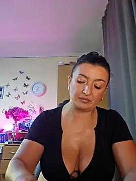 Snapshot of Hotangel75 chatting on September 30, 2025, 8:41 am Hotangel75 online show from September 30, 2025, 8:41 am