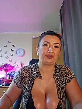 Snapshot of Hotangel75 chatting on October 3, 2025, 6:21 am Hotangel75 online show from October 3, 2025, 6:21 am