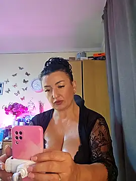 Snapshot of Hotangel75 chatting on October 4, 2025, 5:16 am Hotangel75 online show from October 4, 2025, 5:16 am