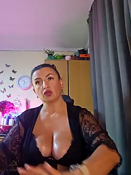 Snapshot of Hotangel75 chatting on October 5, 2025, 5:11 pm Hotangel75 online show from October 5, 2025, 5:11 pm