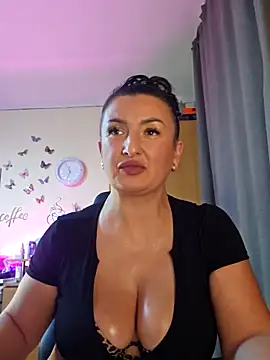 Snapshot of Hotangel75 chatting on October 8, 2025, 8:34 am Hotangel75 online show from October 8, 2025, 8:34 am