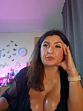 Snapshot of Hotangel75 chatting on October 18, 2025, 5:25 pm Hotangel75 online show from October 18, 2025, 5:25 pm