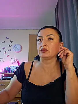 Snapshot of Hotangel75 chatting on October 31, 2025, 6:47 am Hotangel75 online show from October 31, 2025, 6:47 am