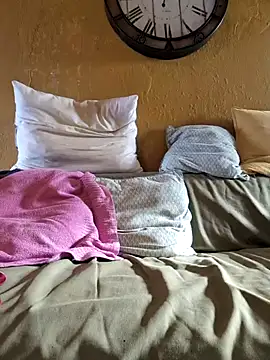 mila38 online show from October 1, 2025, 9:04 am