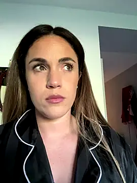 Snapshot of Clara-xoxo chatting on September 26, 2025, 8:18 am Clara-xoxo online show from September 26, 2025, 8:18 am