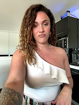 Snapshot of Clara-xoxo chatting on October 2, 2025, 9:27 am Clara-xoxo online show from October 2, 2025, 9:27 am