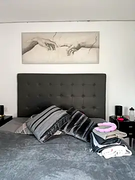 Snapshot of Clara-xoxo chatting on November 10, 2025, 2:05 pm Clara-xoxo online show from November 10, 2025, 2:05 pm