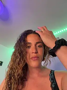 Clara-xoxo online show from May 2, 2026, 12:43 pm
