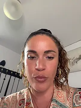 Clara-xoxo online show from June 27, 2026, 11:26 am