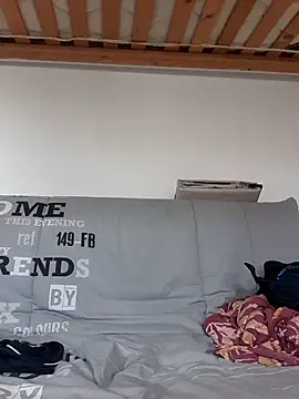 Snapshot of Lentbulant chatting on October 7, 2025, 3:53 pm Lentbulant online show from October 7, 2025, 3:53 pm