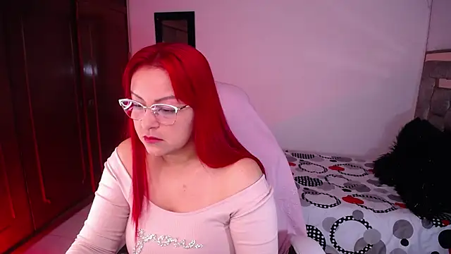 salomecastro  online show from September 9, 2025, 4:01 am