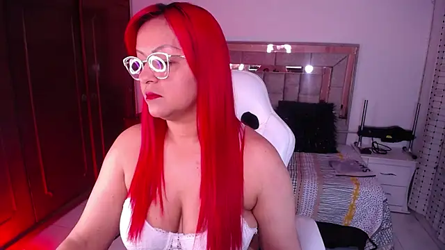 salomecastro  online show from October 28, 2025, 3:32 am