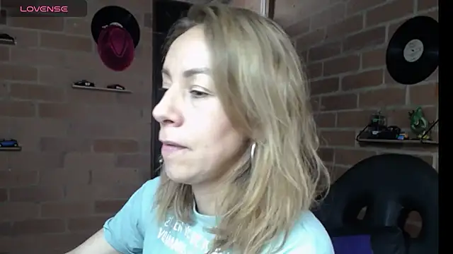 Snapshot of cristin_doll_ chatting on April 15, 2026, 3:19 pm cristin doll online show from April 15, 2026, 3:19 pm