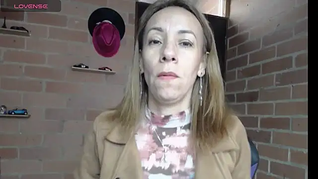 Snapshot of cristin_doll_ chatting on April 21, 2026, 2:34 pm cristin doll online show from April 21, 2026, 2:34 pm