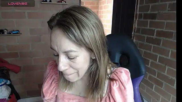 Snapshot of cristin_doll_ chatting on April 24, 2026, 3:03 pm cristin doll online show from April 24, 2026, 3:03 pm