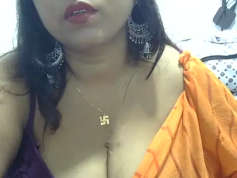 Snapshot of ROSEE_MERRYYYY chatting on April 18, 2026, 7:18 pm ROSEE MERRYYYY online show from April 18, 2026, 7:18 pm
