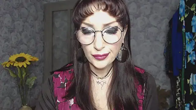 Aziza1 online show from May 4, 2026, 2:24 pm