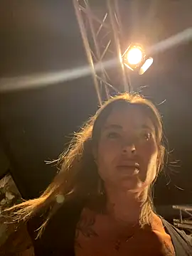 Etwas neugierig online show from September 24, 2025, 3:04 pm