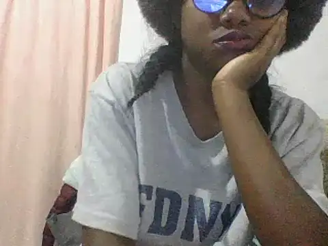 Snapshot of Hamie_sexy chatting on October 15, 2025, 7:36 pm Hamie sexy online show from October 15, 2025, 7:36 pm