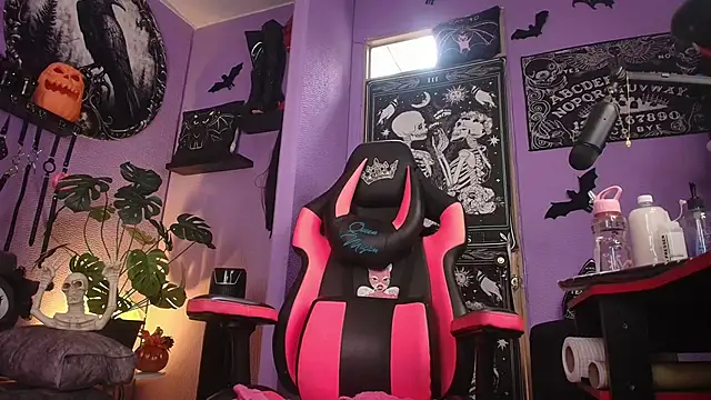 Snapshot of fetishkinkymeganx chatting on October 3, 2025, 5:10 pm fetishkinkymeganx online show from October 3, 2025, 5:10 pm