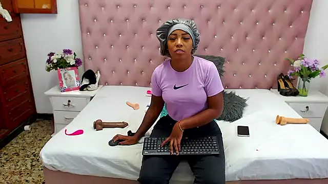 CharlotteWilliams online show from December 5, 2024, 2:20 am
